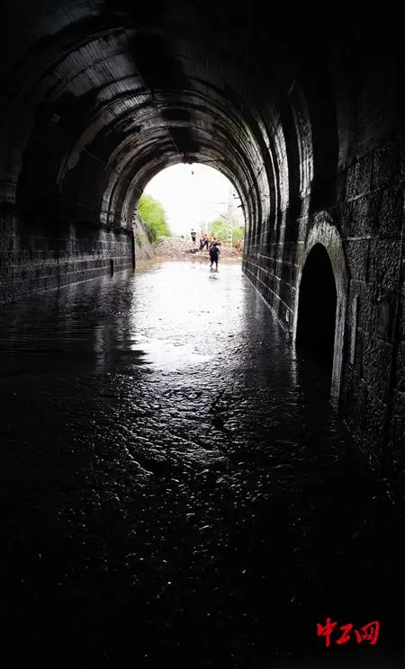 k396脱困乘客:走铁路钻树林9小时_铁路12306不能添加乘客_铁路12306如何添乘客